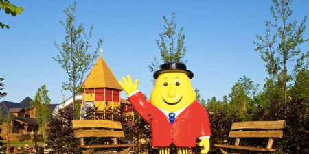 Retro Drive-in are coming to Tayto Park, with an amazing lineup of Christmas movies!