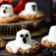 RECIPE: Marshmallow ghost cookies for spooky season